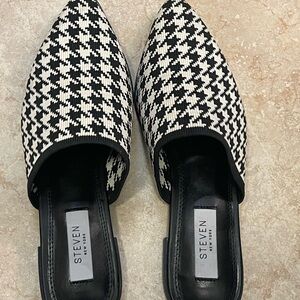 Steve Madden size 6.5 Black & White Mules Brand New